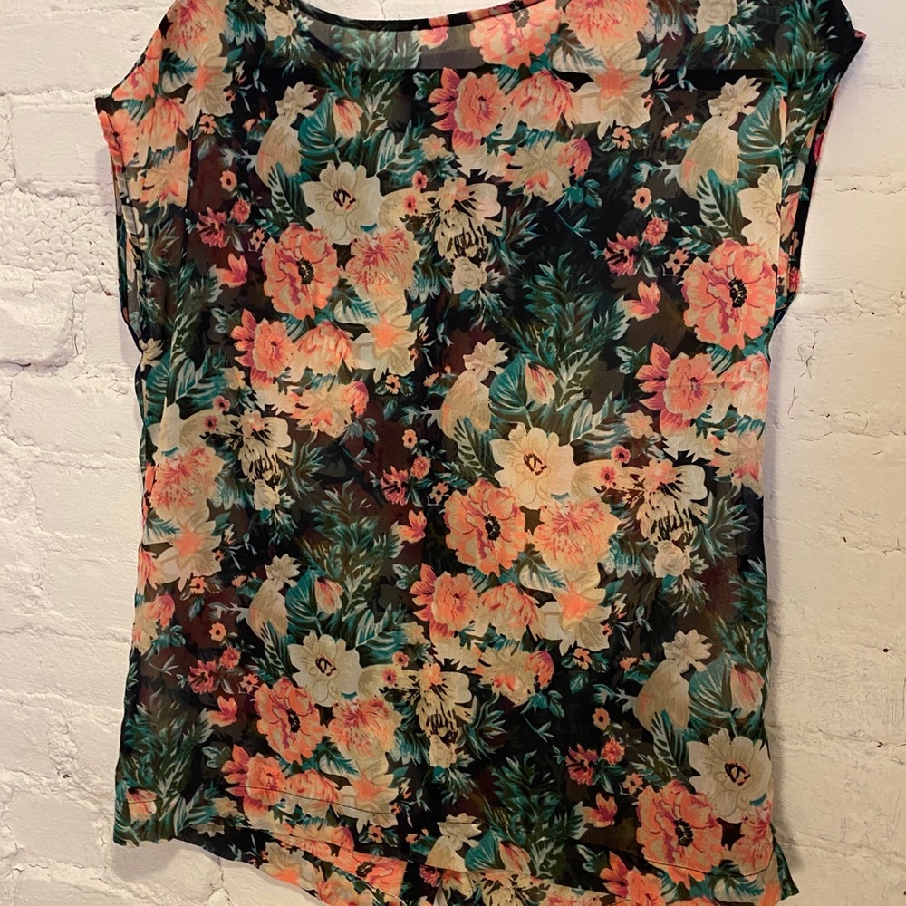 Beautiful top French brand vila